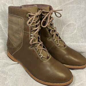 Ahnu NWOT leather ankle zipper lace up boots
